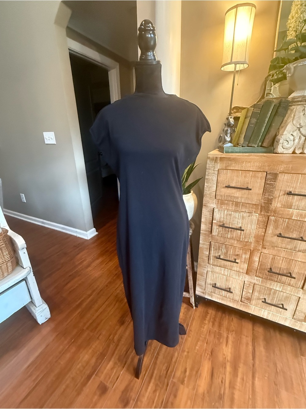 Vince Camuto Black Short-Sleeve Midi Dress